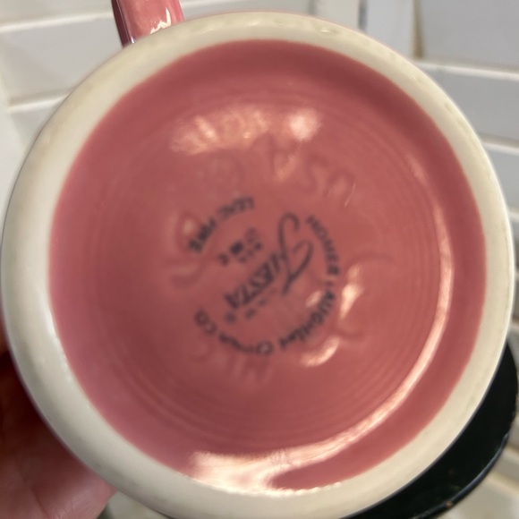 Fiesta USA 2 mugs Fiestaware marked on bottom - pink and soft yellow - Picture 9 of 15